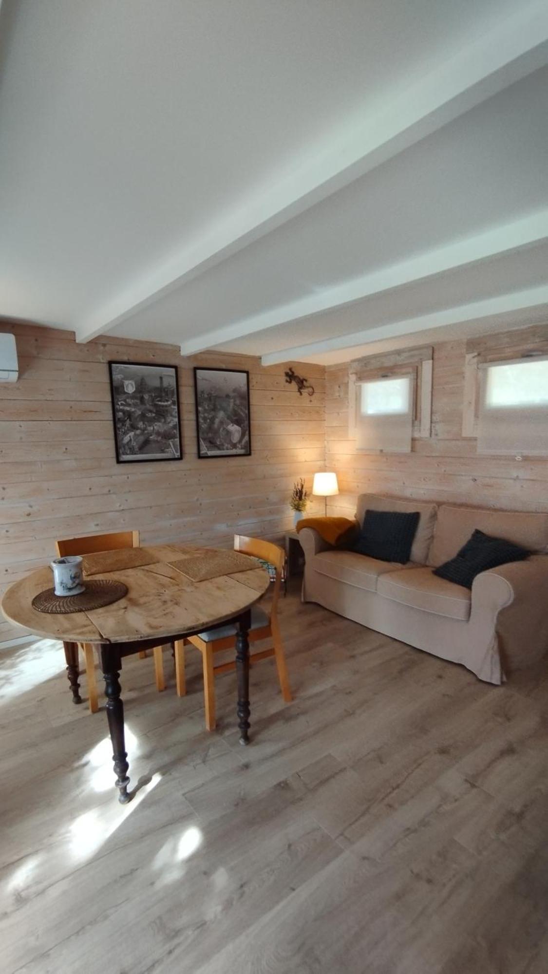La Bergerie Des Colles Bed & Breakfast Entrecasteaux Eksteriør bilde